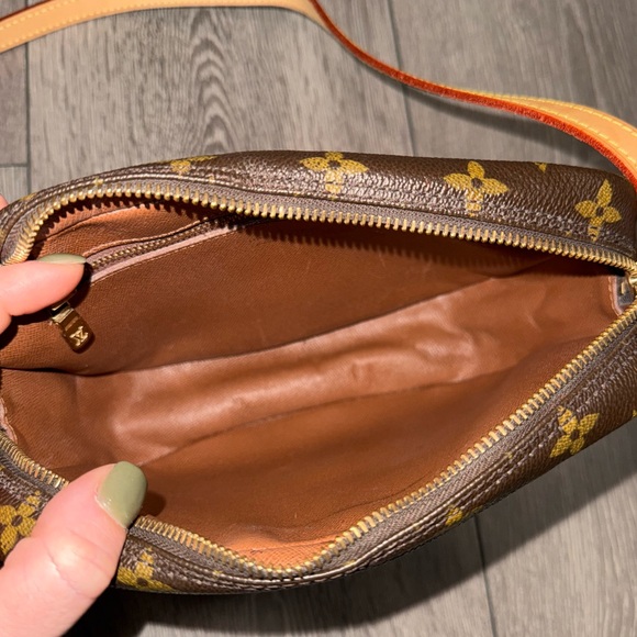 Louis Vuitton Jeune Fille MM Shoulder Bag in Monogram Brown✨ - Picture 11 of 17